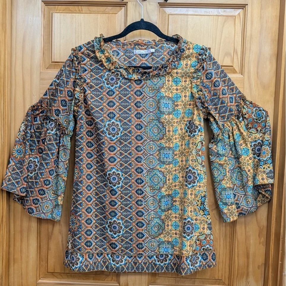Pura Vida Size Xl 3/4 Sleeves With Bell Hem Ruffle Neckline Shoulders Top Blouse